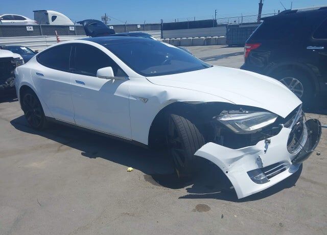 2015 TESLA Model S