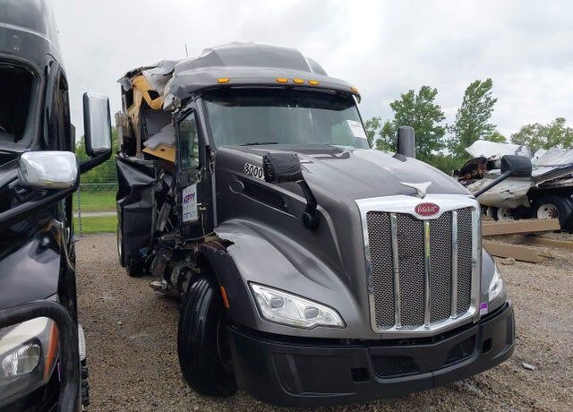 2022 PETERBILT 579