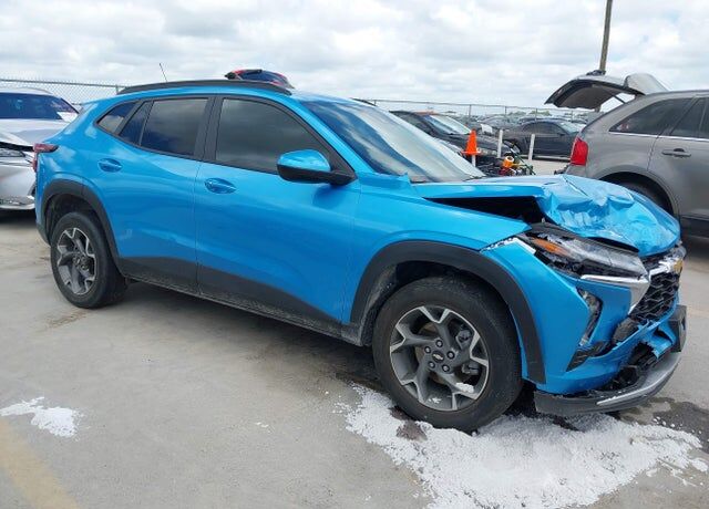 2025 CHEVROLET Trax