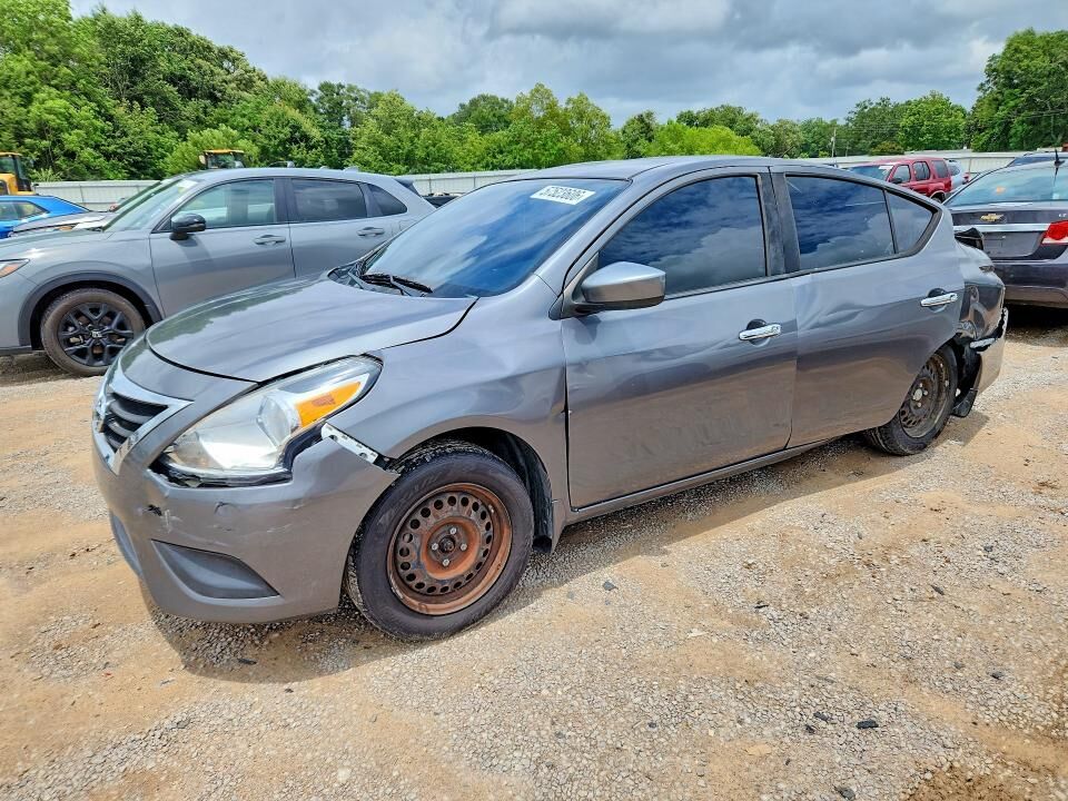 2016 NISSAN Versa