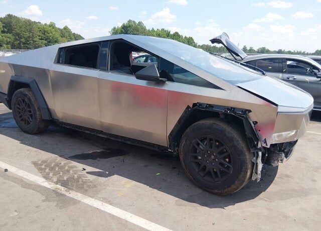 2025 TESLA Cybertruck