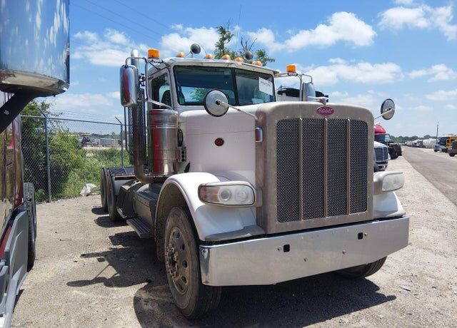 2017 PETERBILT 389