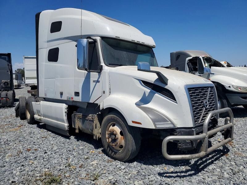 2022 VOLVO TRUCK VNL