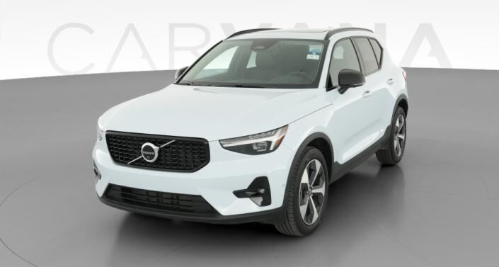2026 VOLVO XC40
