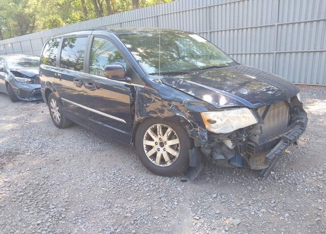 2013 CHRYSLER Town and Country