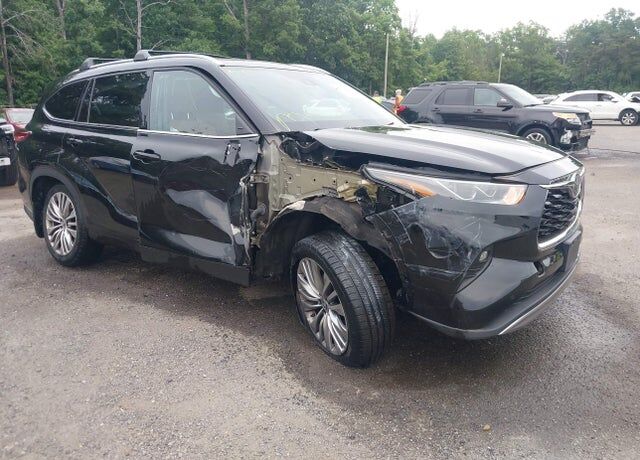 2022 TOYOTA Highlander