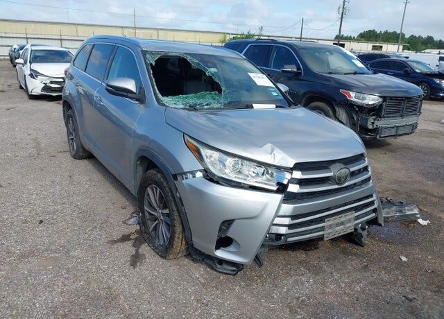 2017 TOYOTA Highlander
