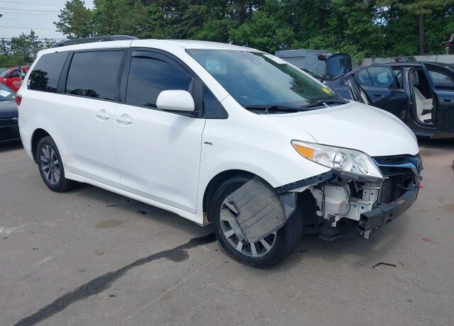 2018 TOYOTA Sienna