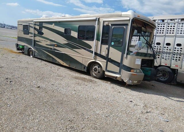 2003 FREIGHTLINER XC Chassis