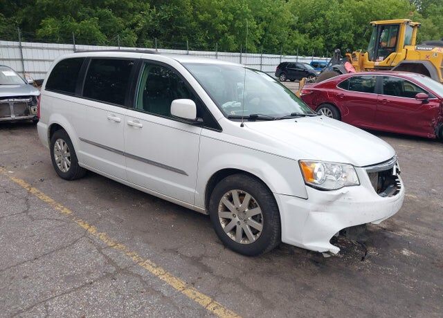 2015 CHRYSLER Town and Country