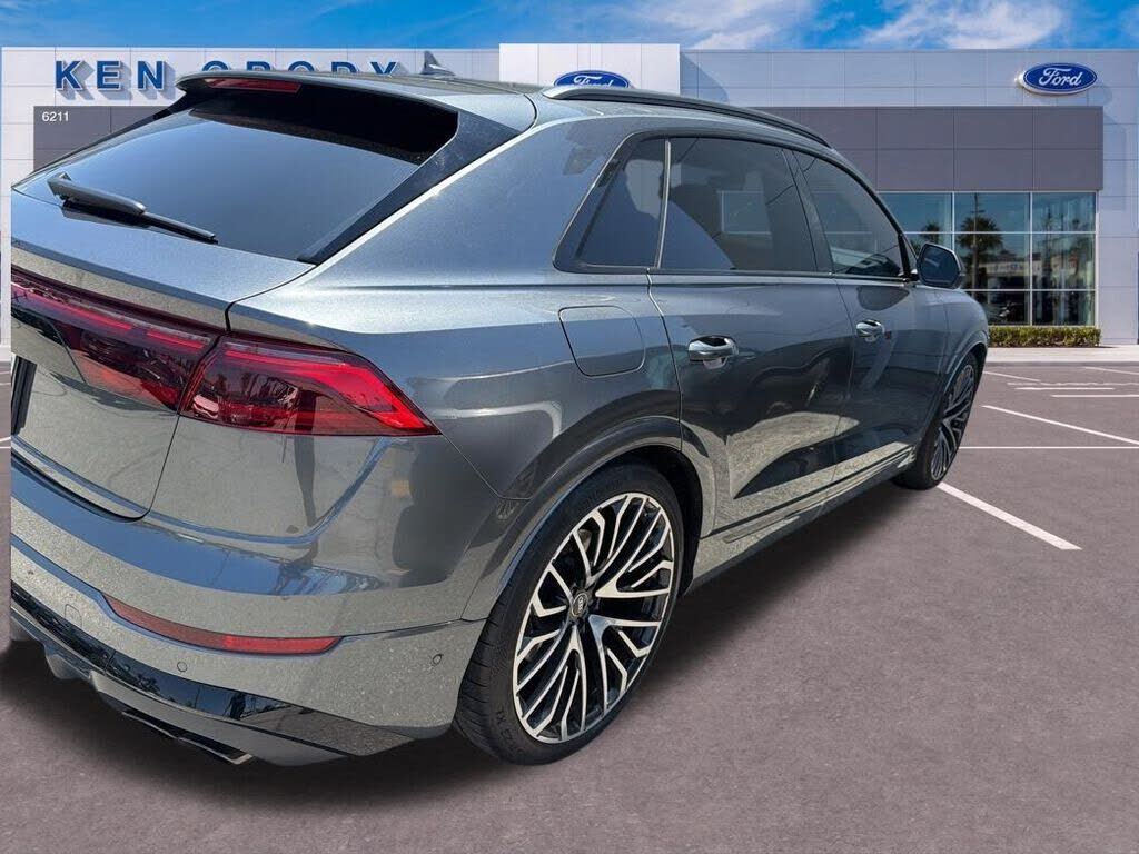 2025 Audi SQ8