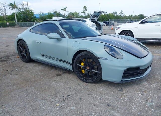 2025 PORSCHE 911