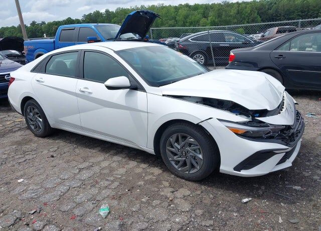 2024 HYUNDAI Elantra
