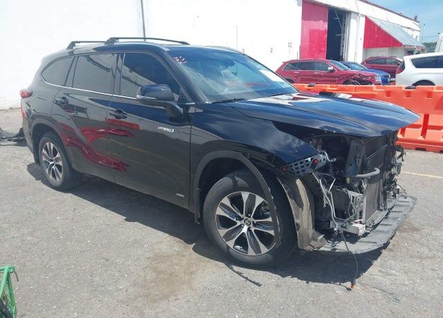 2021 TOYOTA Highlander