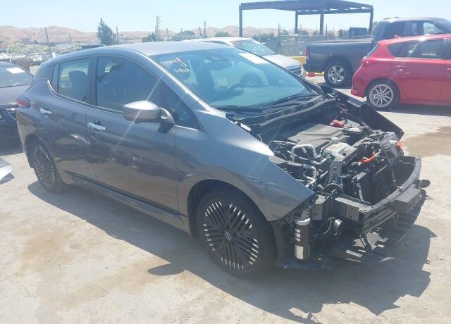 2023 NISSAN Leaf