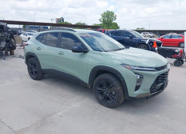 2025 CHEVROLET Trax