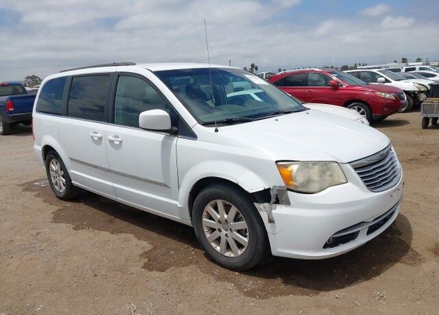 2014 CHRYSLER Town and Country