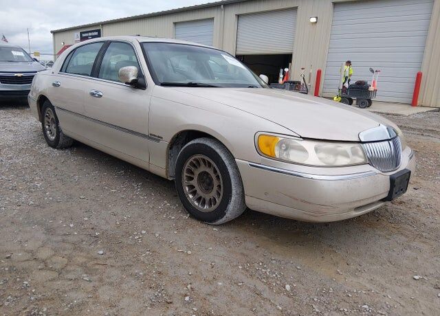 2000 LINCOLN Town Car