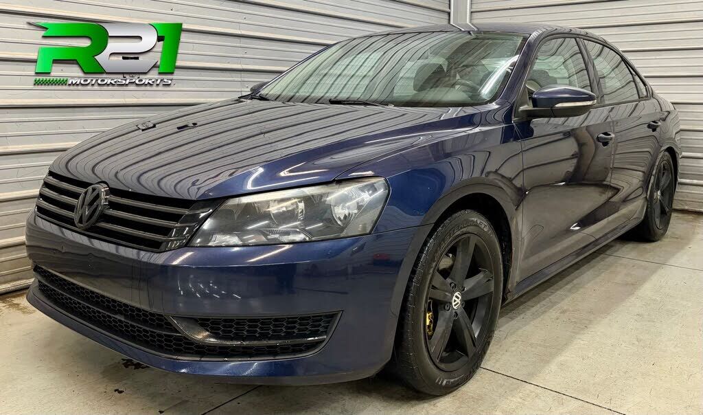 2012 VOLKSWAGEN Passat