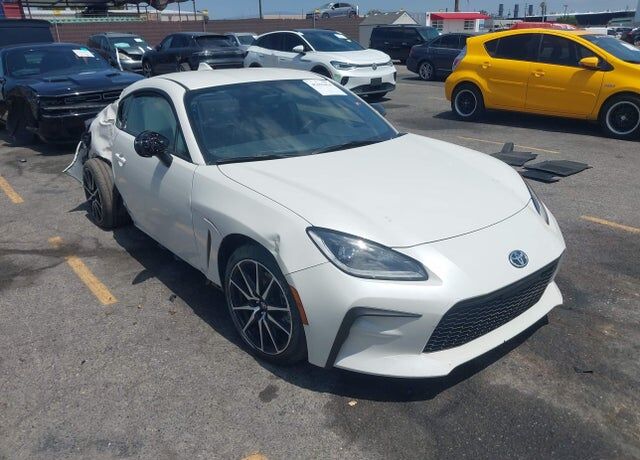 2025 TOYOTA GR86