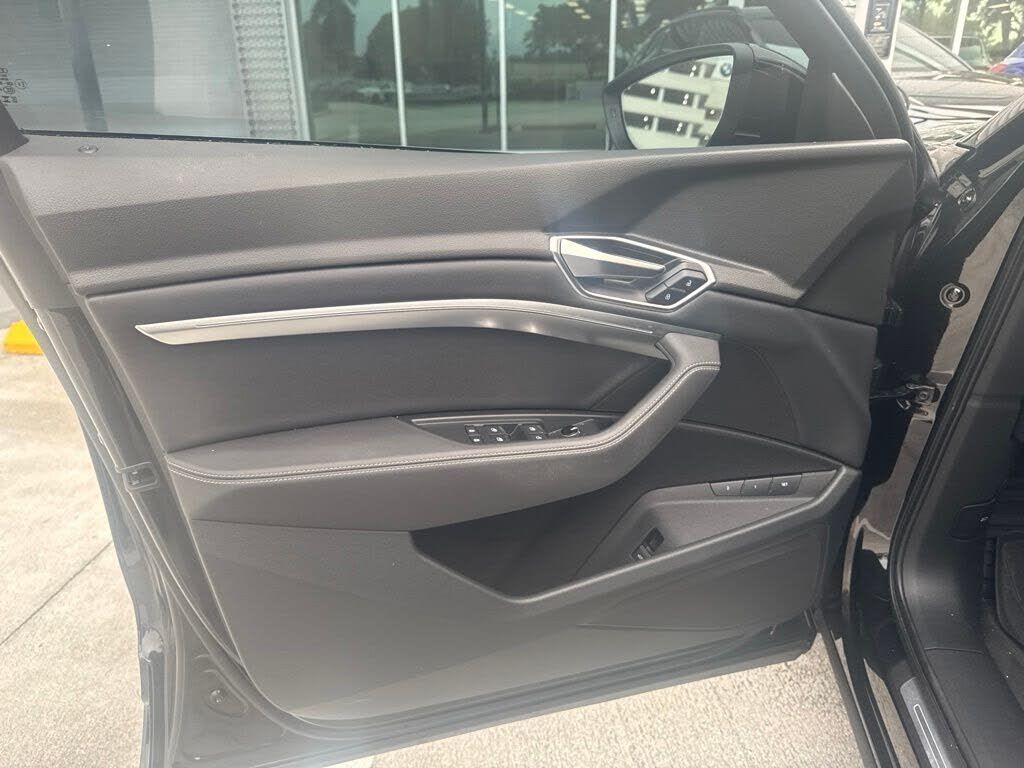 2024 Audi Q8