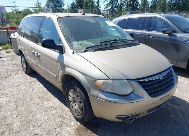 2005 CHRYSLER Town and Country