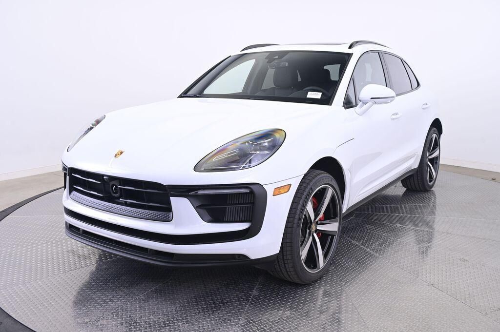 2026 PORSCHE Macan