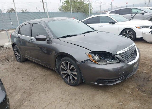 2014 CHRYSLER 200