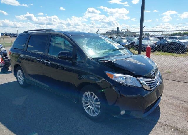 2016 TOYOTA Sienna