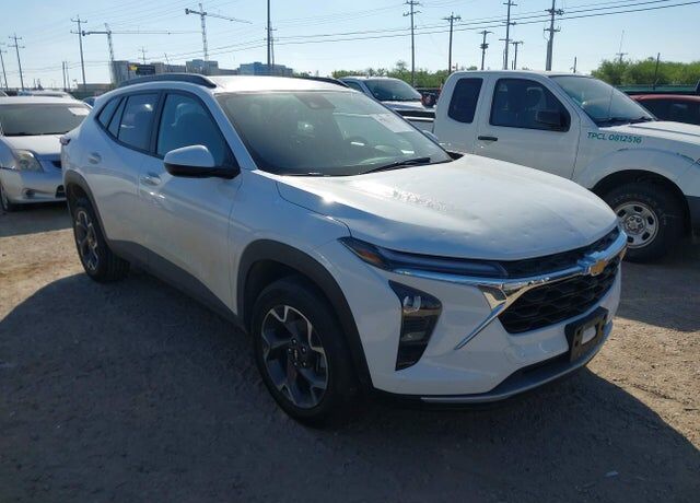 2025 CHEVROLET Trax