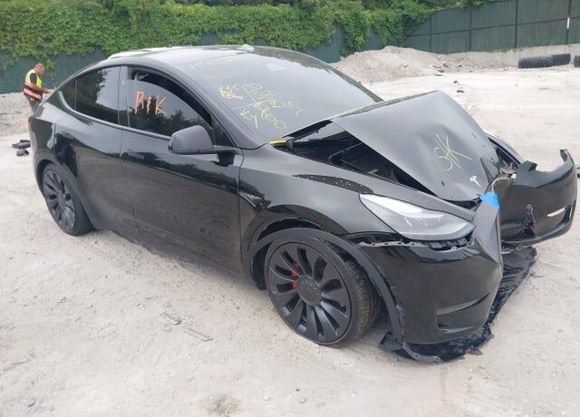 2024 TESLA Model Y