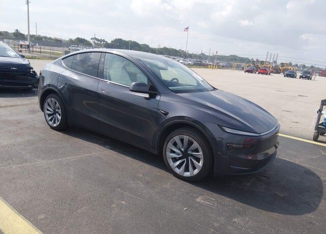 2026 TESLA Model Y