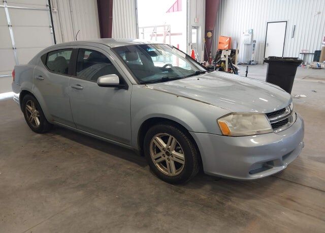 2013 DODGE Avenger