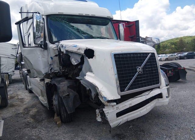 2017 VOLVO TRUCK VNL