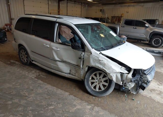 2014 CHRYSLER Town and Country