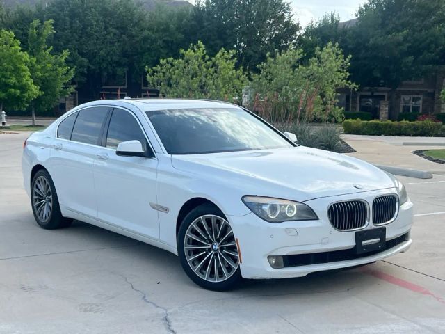 BMW 740i