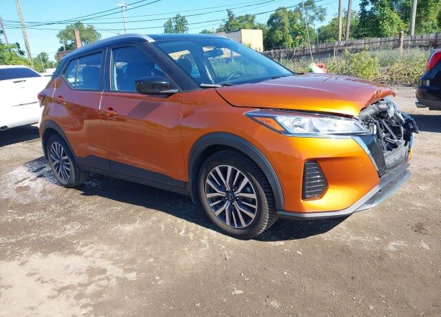2022 NISSAN Kicks