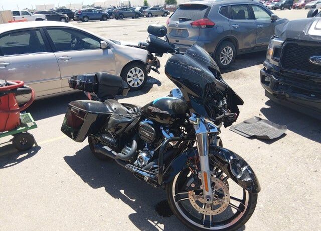2017 HARLEY DAVIDSON FLHX / Street Glide