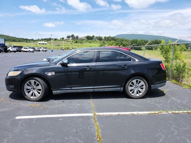 2011 FORD Taurus