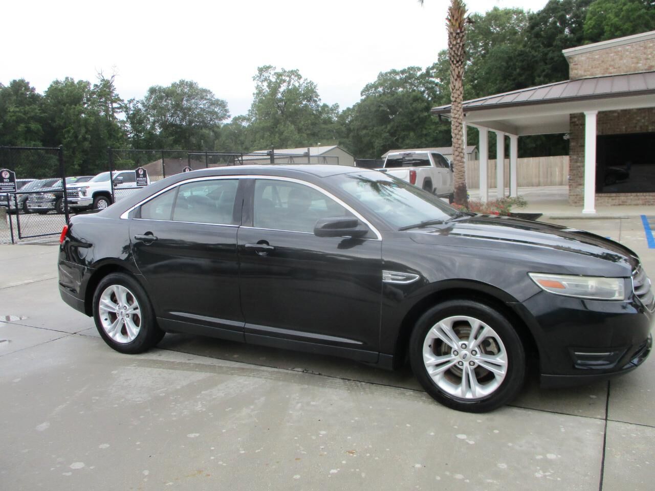 2013 FORD Taurus