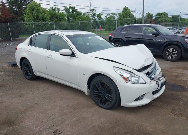 2015 INFINITI Q40