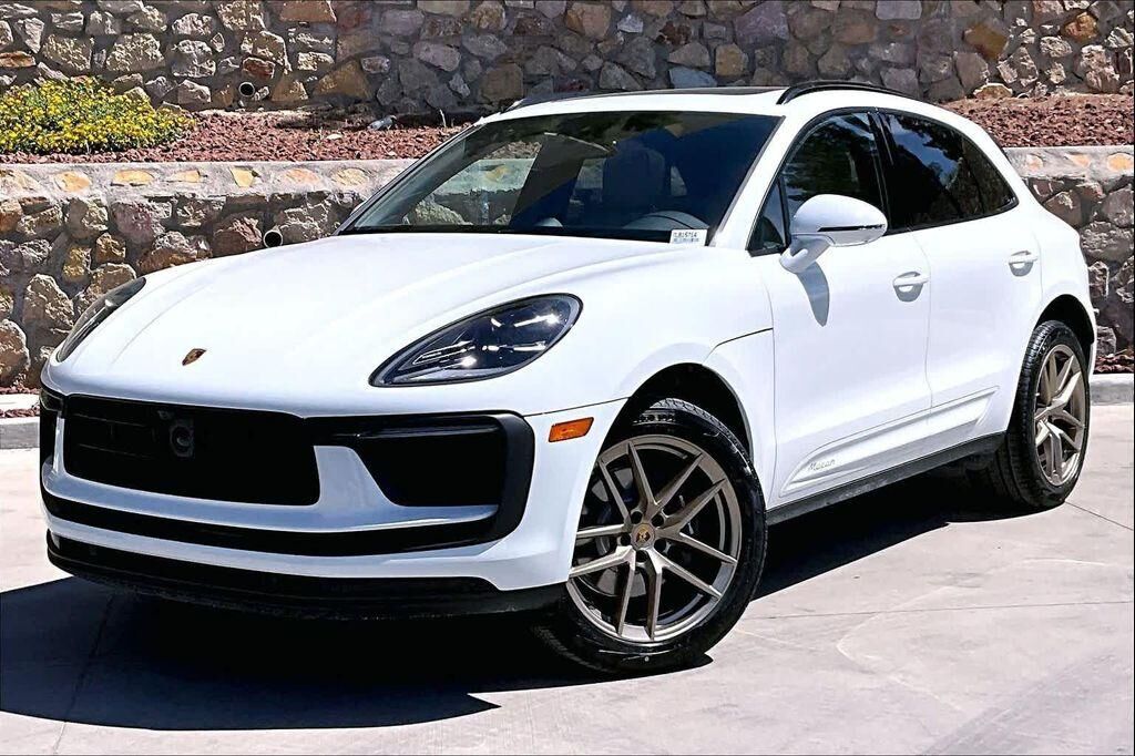 2026 PORSCHE Macan