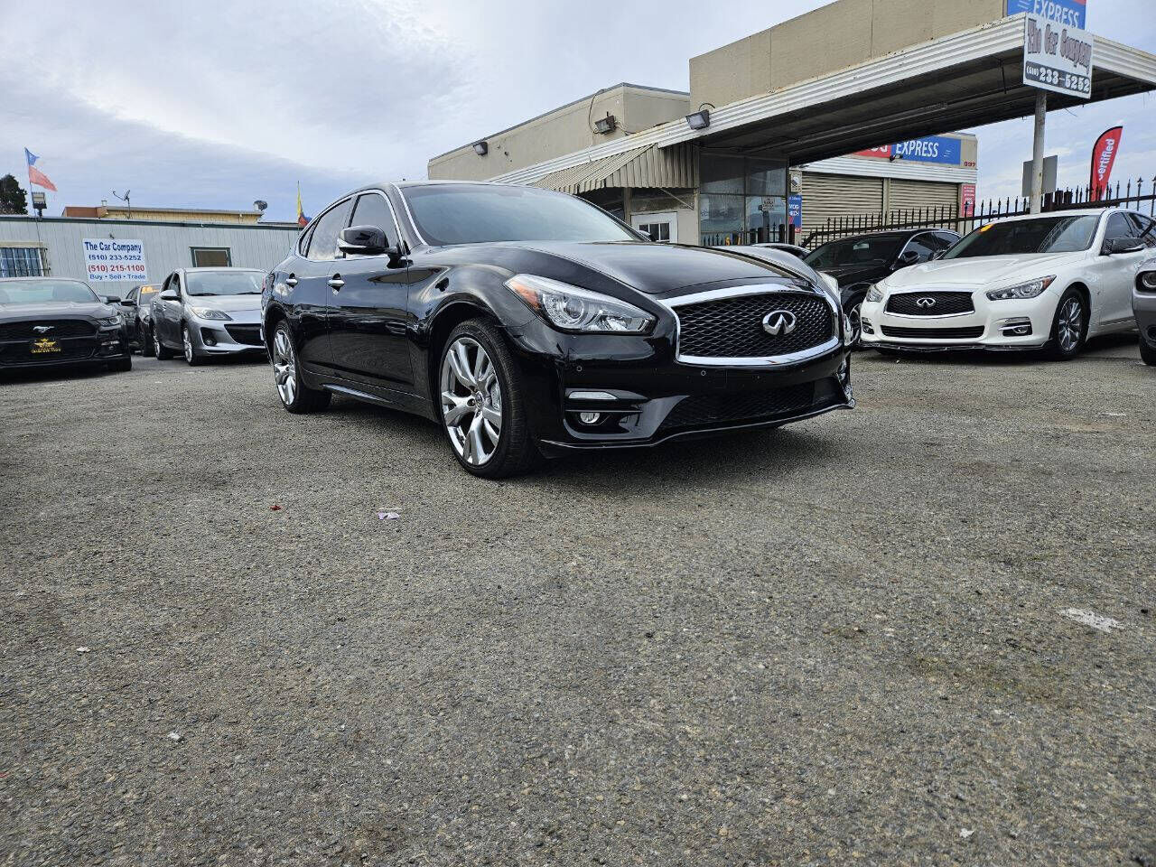 Infiniti Q70