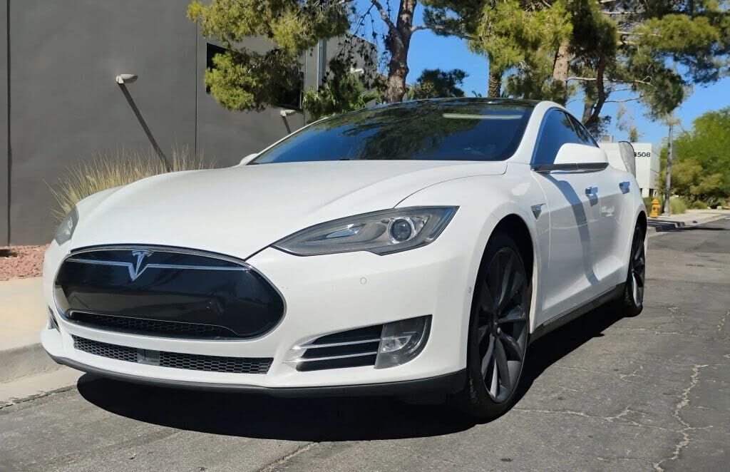 2015 TESLA Model S
