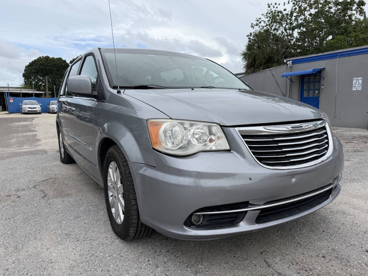 2013 CHRYSLER Town and Country