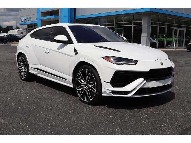 2024 LAMBORGHINI URUS