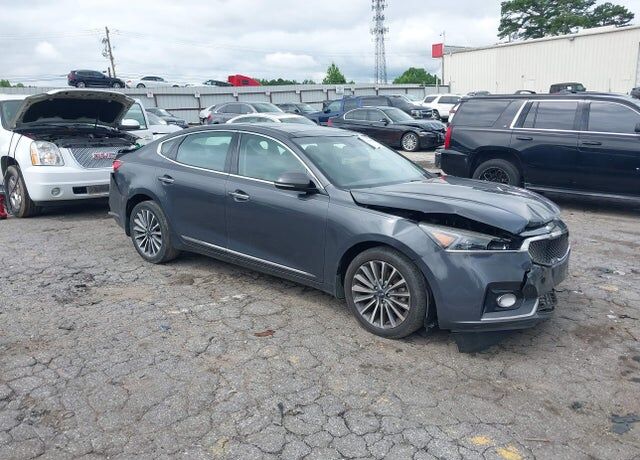 2017 KIA Cadenza