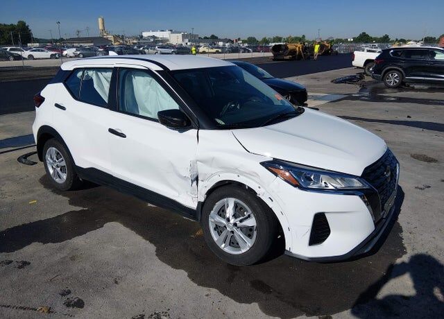 2022 NISSAN Kicks