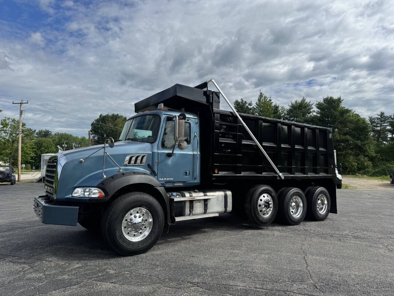 2013 MACK GU