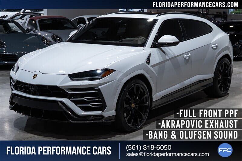 2022 LAMBORGHINI URUS